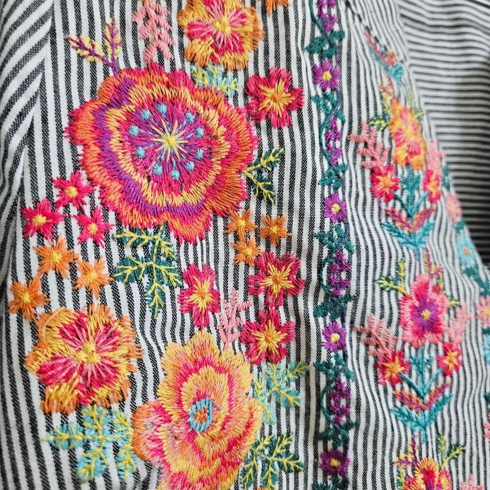 Savanna Jane Peplum Top Womens Small Black White Striped Floral Embroidered Boho - Picture 6 of 9